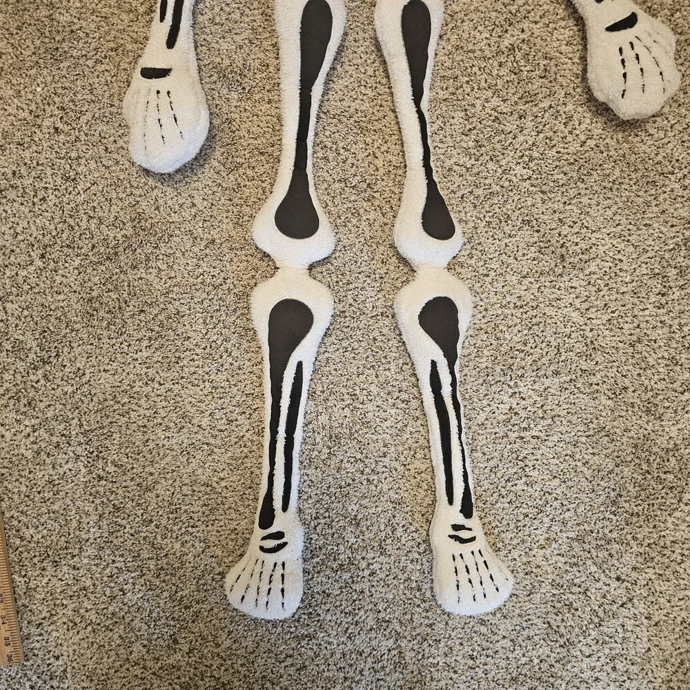 Skeleton Fleece Plush 40